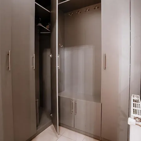 Modern On Mechnikova Street 18 Apartment