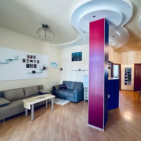 Modern On Mechnikova Street 18 リヴィウ