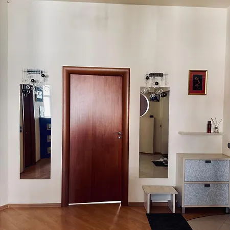 Modern On Mechnikova Street 18 リヴィウ